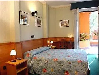 Hotel Don Abbondio Lecco 3*,  Italien
