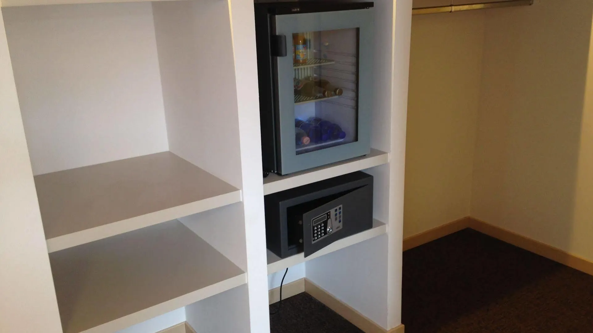 Hotel Don Abbondio Lecco 3*,  Italien