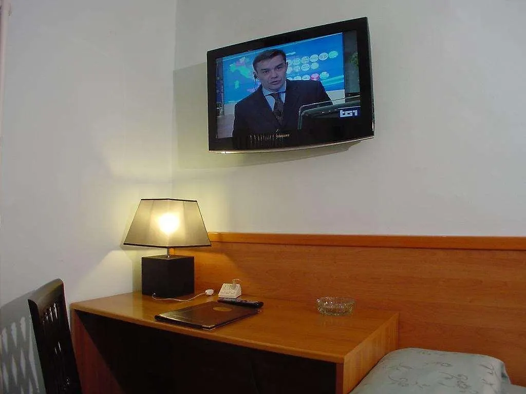Hotel Don Abbondio Lecco 3*,